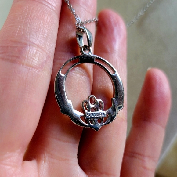 Solvar | NWOT Elegant Silver Tone Multicolor Crystal Claddagh Pendant Necklace - Picture 4 of 8